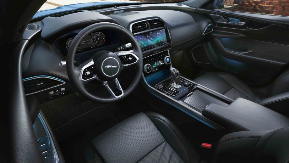 Jaguar XE Limousine Facelift Cockpit