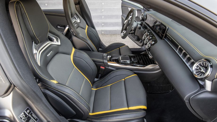 Mercedes-AMG CLA 45 4MATIC+ Performance Sitze
